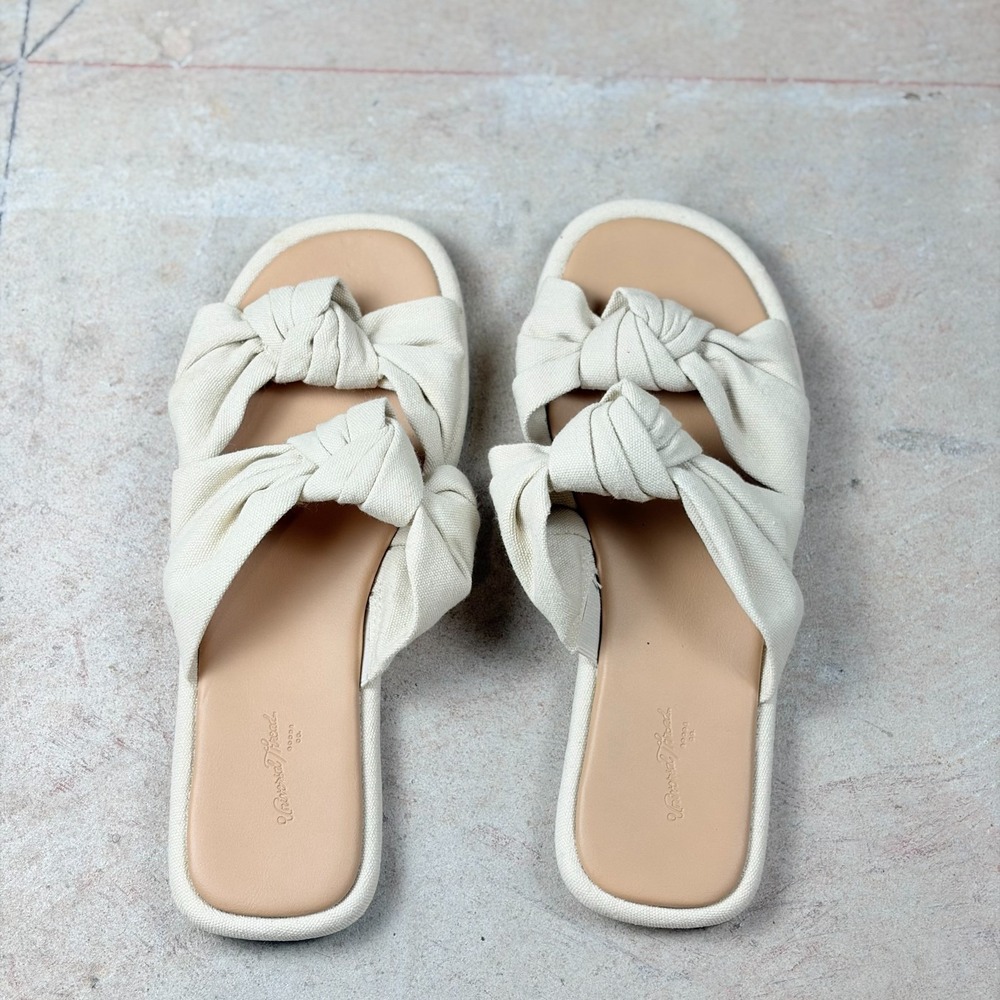 Universal Thread Chi Women's Slide Size 8 Light Beige Comfort Slip On Sandals